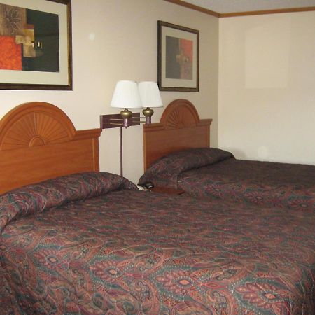 America'S Best Inn And Suites Emporia Exterior photo