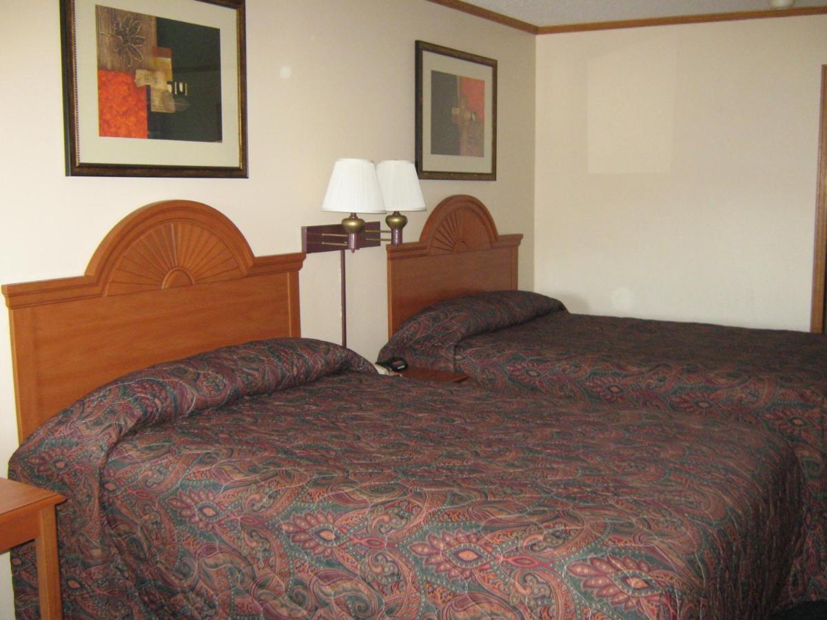 America'S Best Inn And Suites Emporia Exterior photo