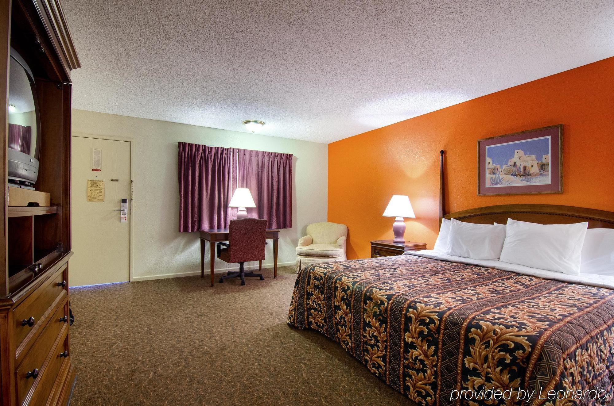 America'S Best Inn And Suites Emporia Exterior photo