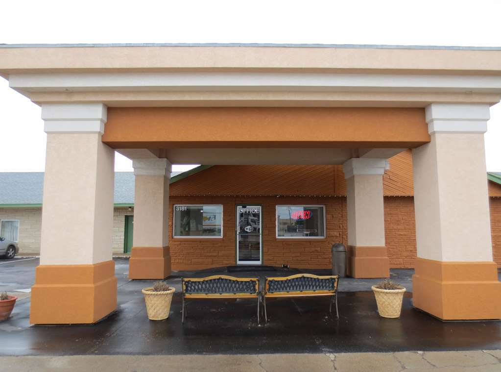 America'S Best Inn And Suites Emporia Exterior photo