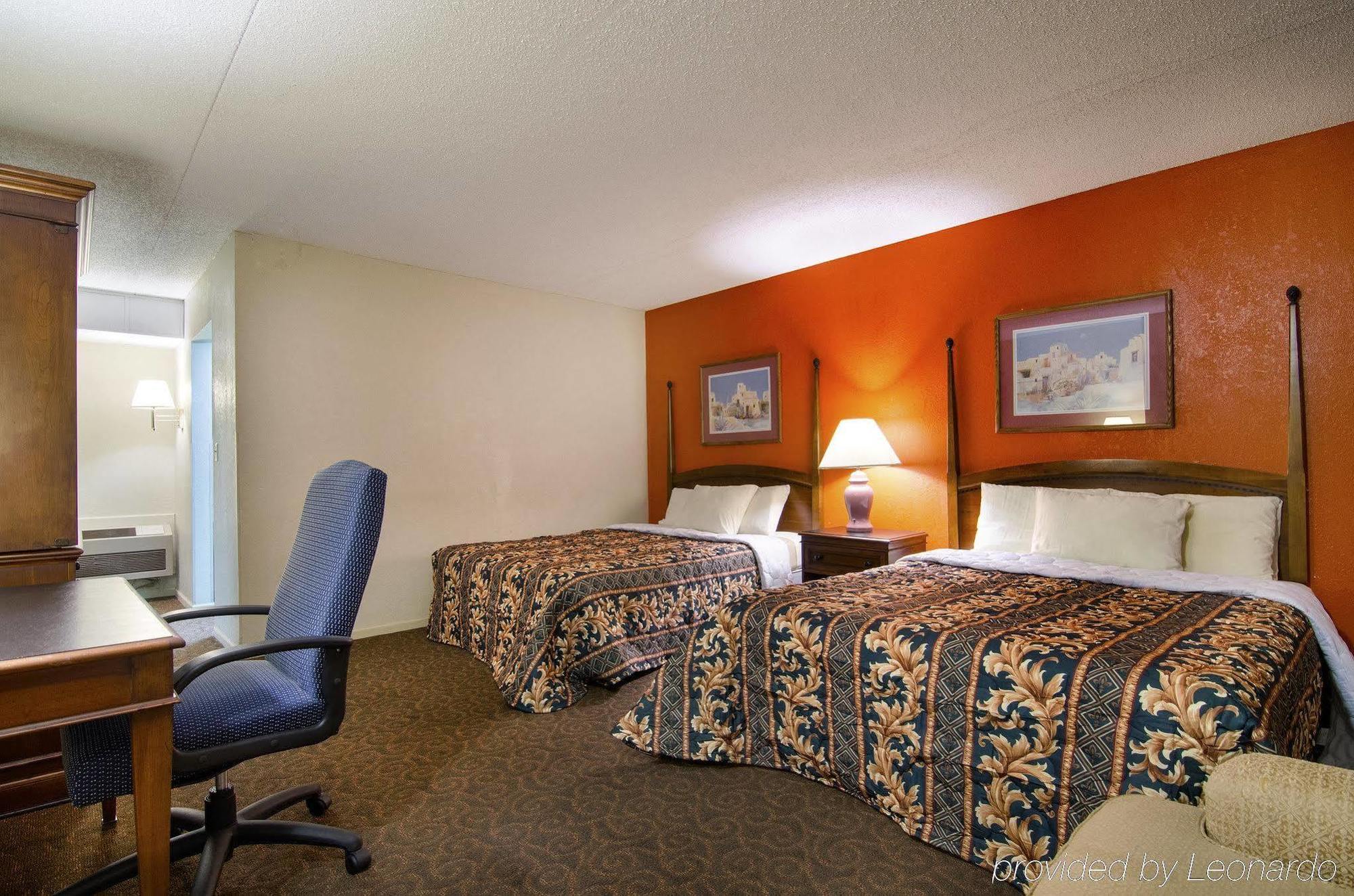 America'S Best Inn And Suites Emporia Exterior photo