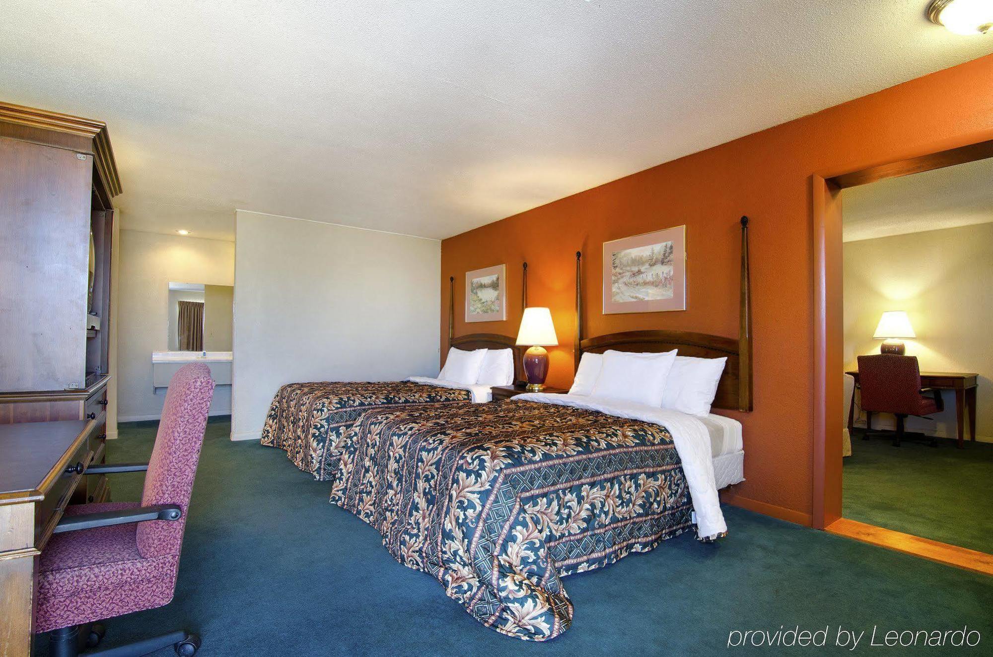 America'S Best Inn And Suites Emporia Exterior photo