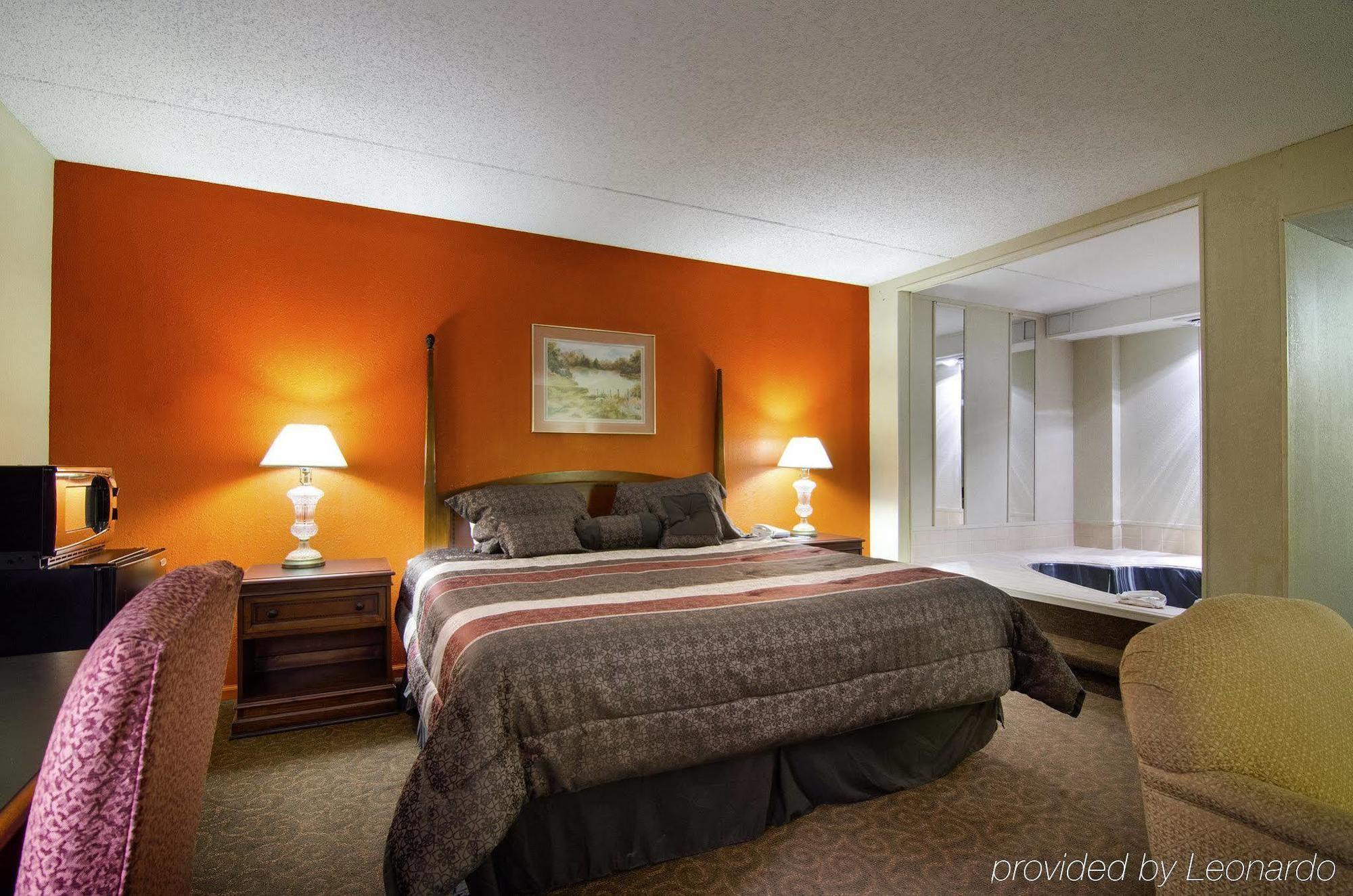 America'S Best Inn And Suites Emporia Exterior photo