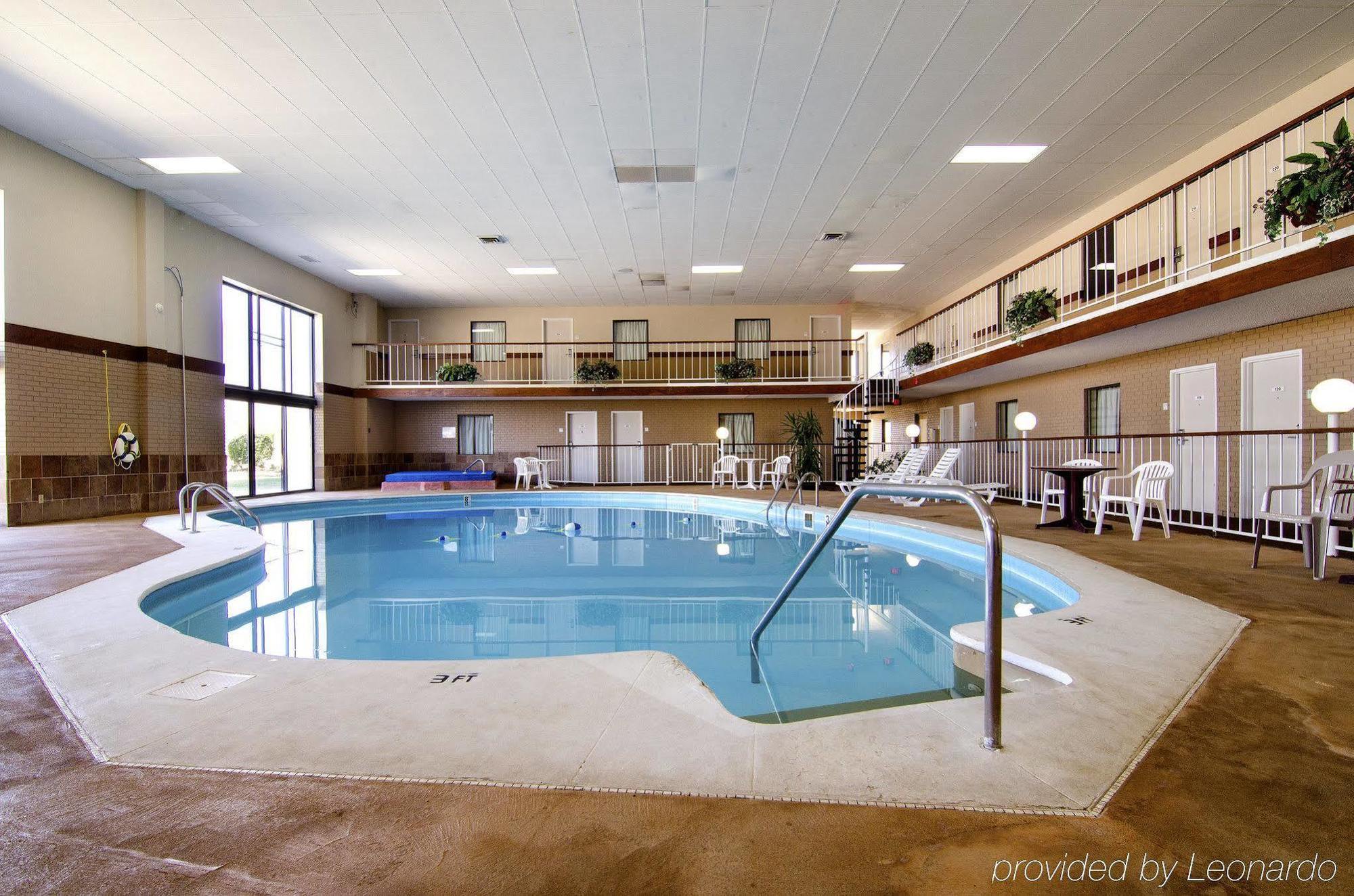 America'S Best Inn And Suites Emporia Exterior photo