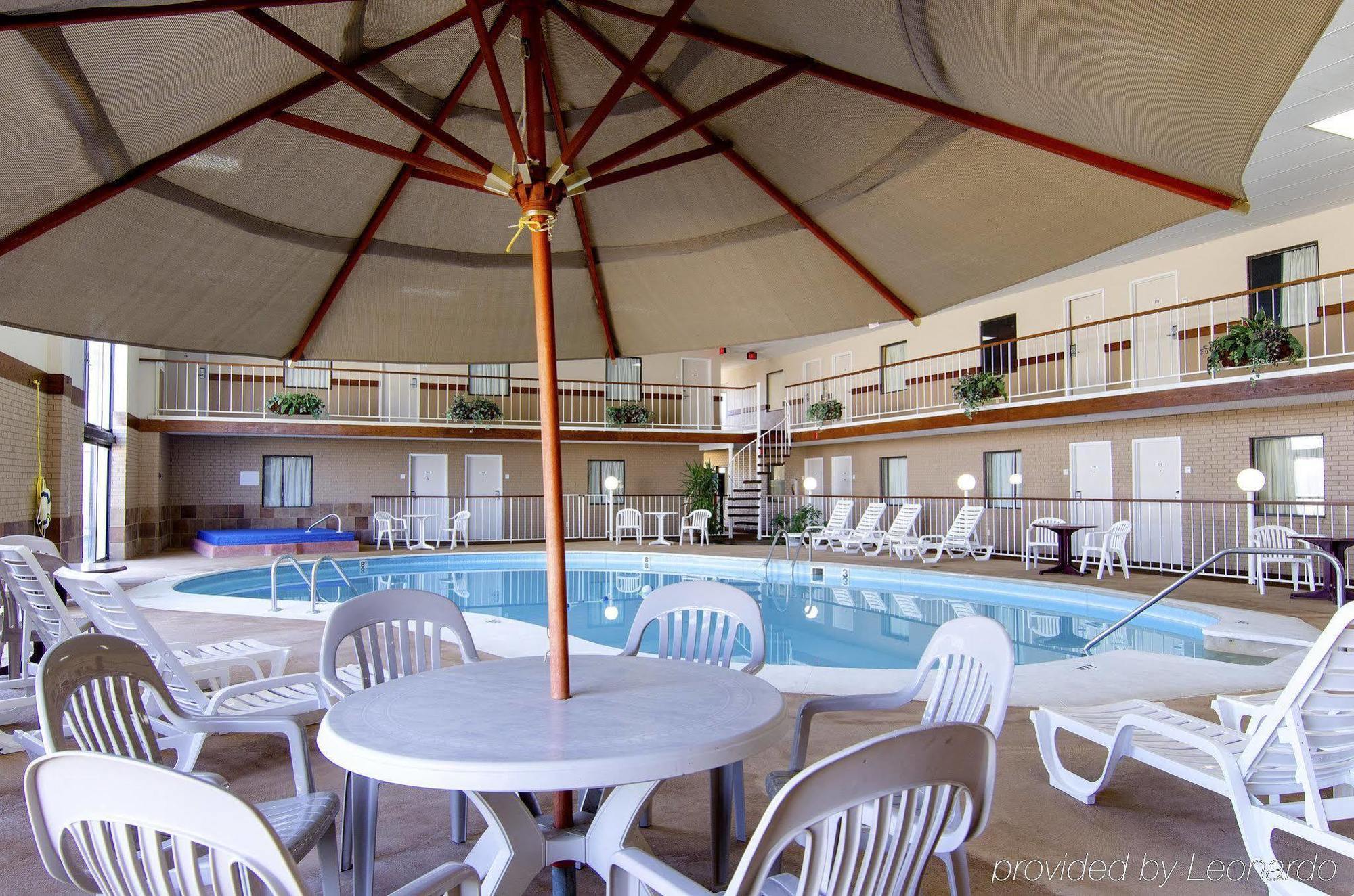 America'S Best Inn And Suites Emporia Exterior photo