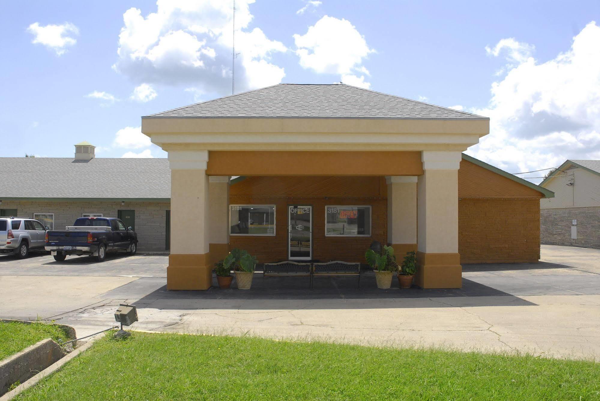 America'S Best Inn And Suites Emporia Exterior photo