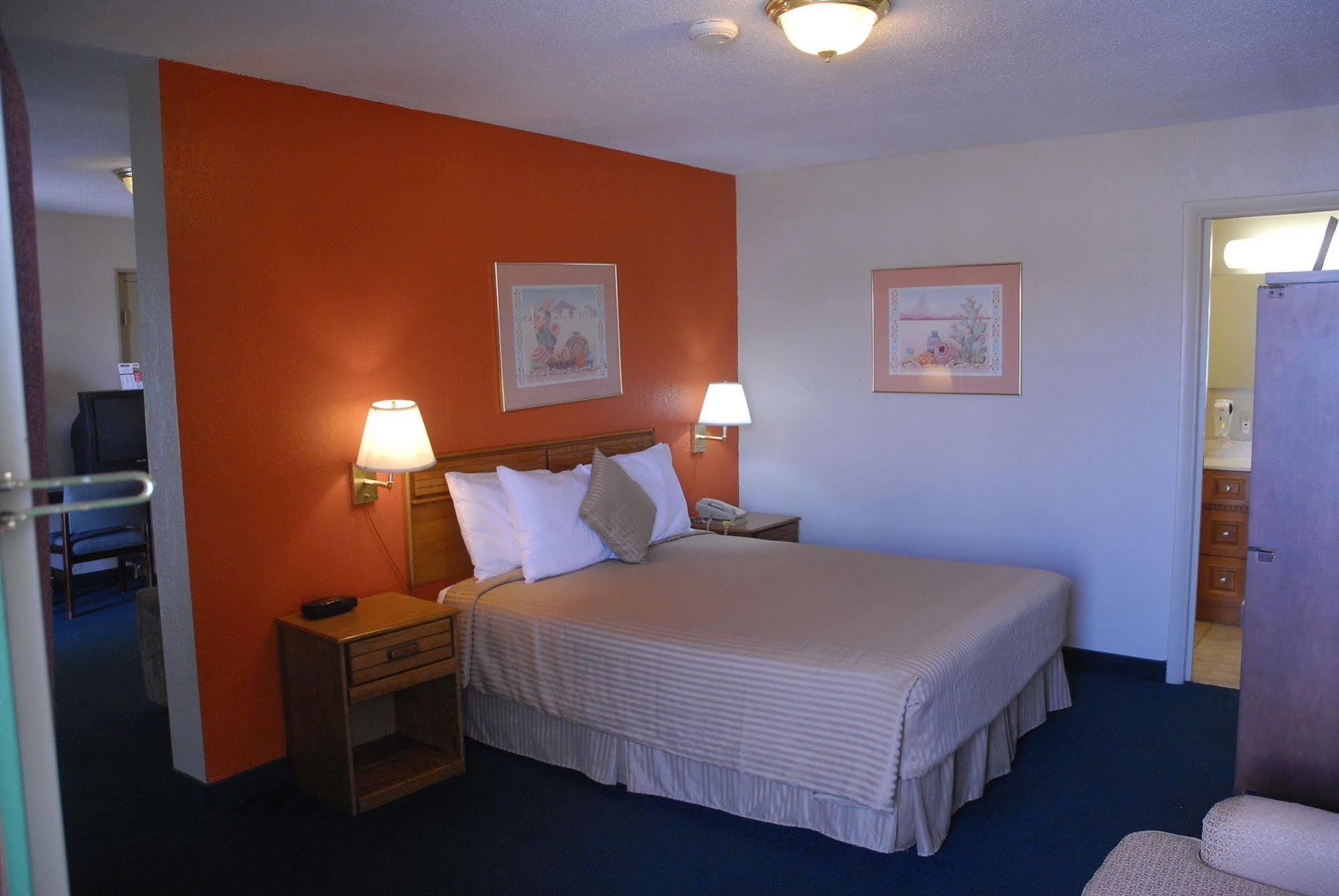 America'S Best Inn And Suites Emporia Exterior photo